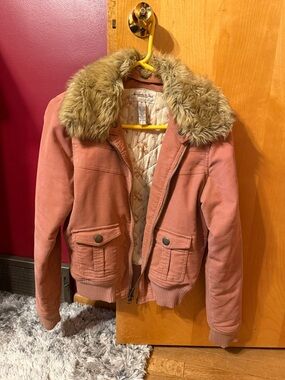 Vintage-Inspired Pink Bomber Jacket with Faux Fur Collar